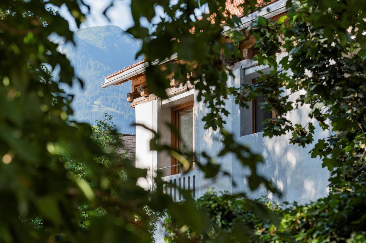 Casa Caminada Hotel Furstenaubruck Exterior photo
